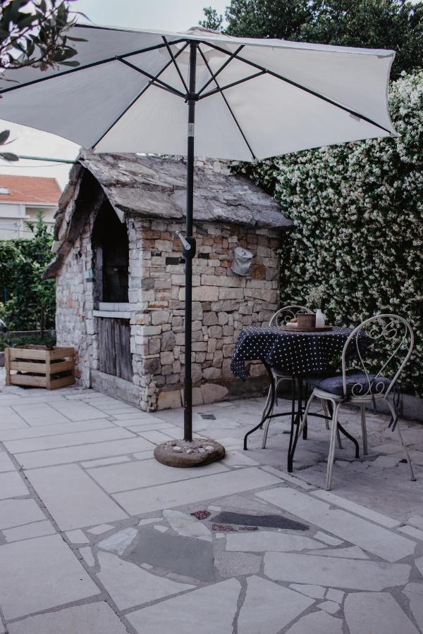 Apartment Tea Split Exterior photo
